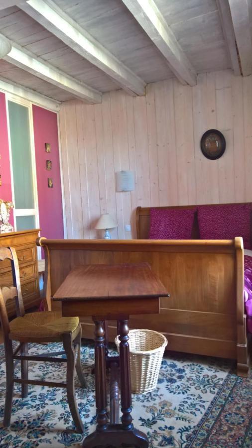 Chambre D Hote 1873 Frasne Room photo